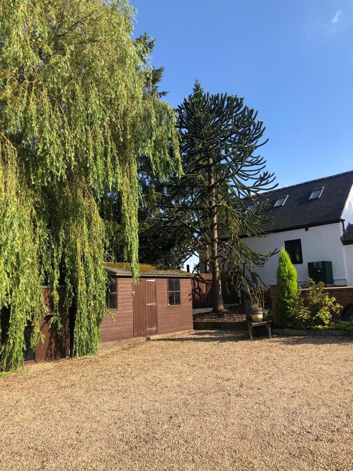 The Willow Denstone Экстерьер фото